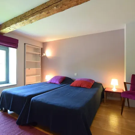 Heritage Holiday Home In Humain With Private Garden Ferienhaus *